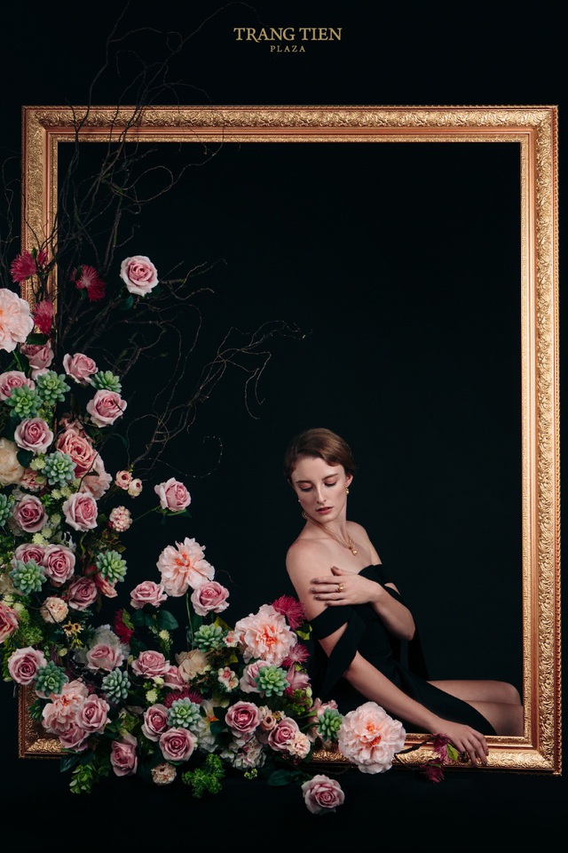 Bộ ảnh Thu Đ&ocirc;ng đẹp l&atilde;ng mạn: &ldquo;A Touch of Velvet&rdquo; của Tr&agrave;ng Tiền Plaza - Ảnh 1.