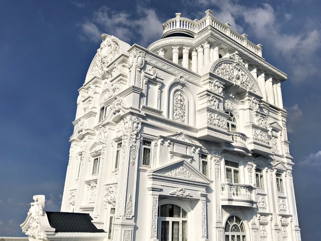 Đ&aacute;m cưới ho&agrave;nh tr&aacute;ng trong t&ograve;a l&acirc;u đ&agrave;i d&aacute;t v&agrave;ng của cặp đ&ocirc;i thạc sĩ S&agrave;i th&agrave;nh - Ảnh 2.