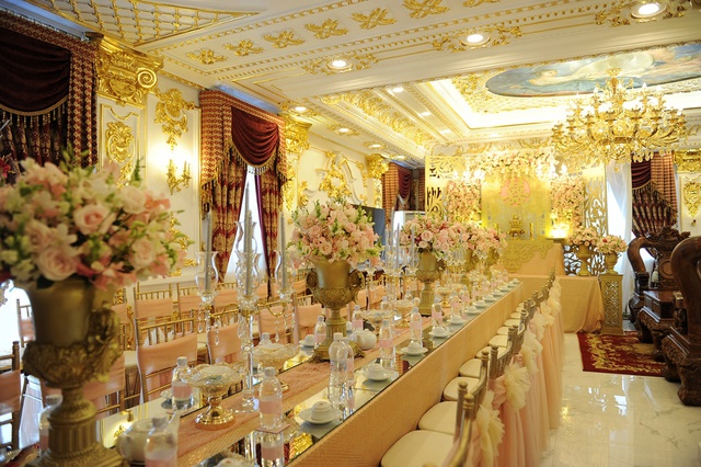 Đám cưới hoành tráng trong tòa lâu đài dát vàng của cặp đôi thạc sĩ Sài thành - Ảnh 5.