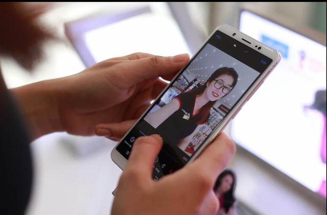 Thị trường smartphone tầm trung: Người ti&ecirc;u d&ugrave;ng quan t&acirc;m nhất điều g&igrave;? - Ảnh 1.
