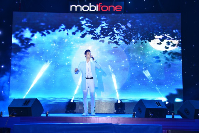 Tưng bừng chuỗi sự kiện &acirc;m nhạc &ldquo;Mobifone &ndash; S&oacute;ng y&ecirc;u thương&rdquo; d&agrave;nh cho c&ocirc;ng nh&acirc;n - Ảnh 2.