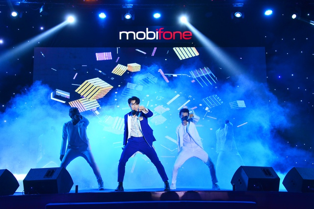 Tưng bừng chuỗi sự kiện &acirc;m nhạc &ldquo;Mobifone &ndash; S&oacute;ng y&ecirc;u thương&rdquo; d&agrave;nh cho c&ocirc;ng nh&acirc;n - Ảnh 7.