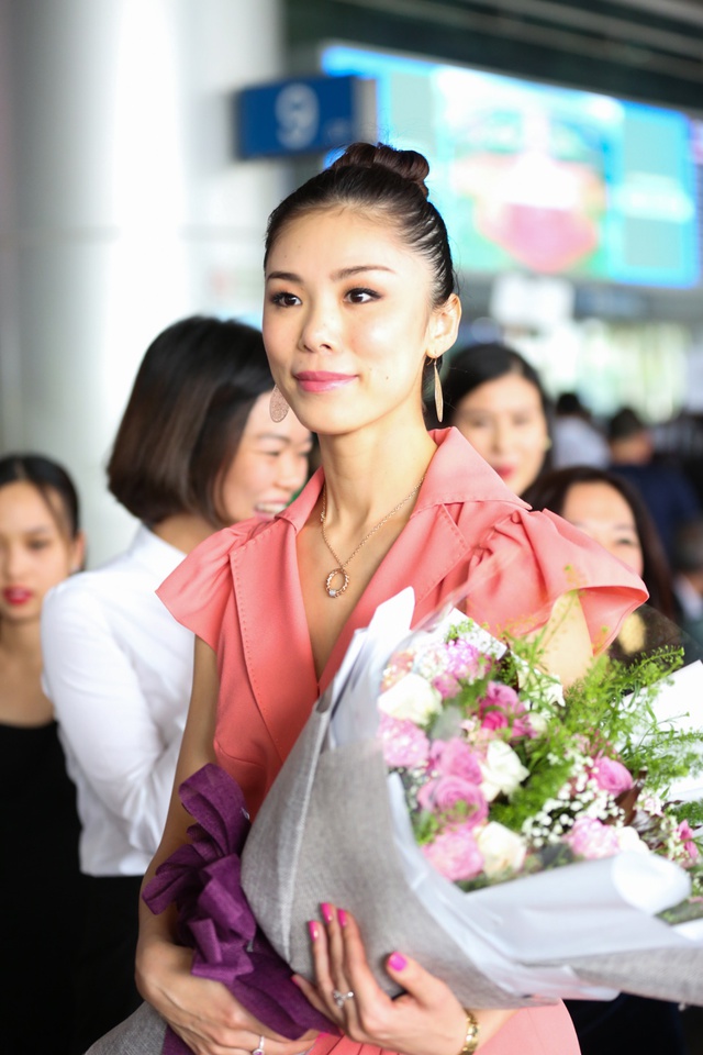 Hoa hậu Hoàn vũ 2007 Riyo Mori đẹp dịu dàng ngày đến Việt Nam - Ảnh 4.