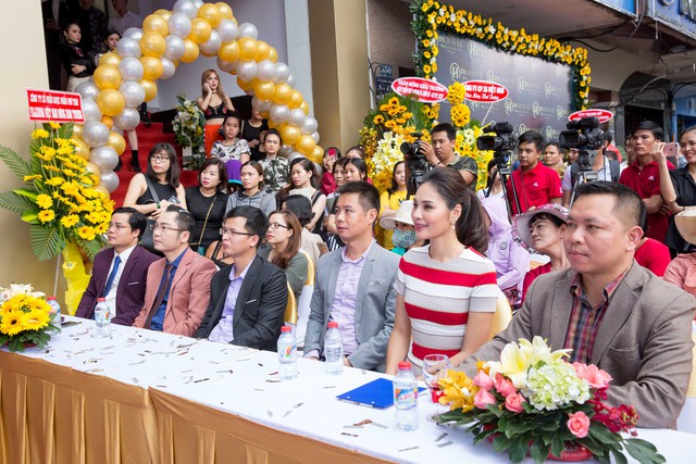 Noo Phước Thịnh hát live cực đỉnh tại sự kiện khai trương chi nhánh TP.HCM của Dr.Hải Lê - Ảnh 5.