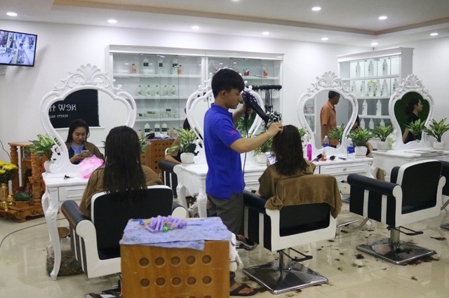 Thỏa sức t&uacute;t lại t&oacute;c mới với chương tr&igrave;nh giảm gi&aacute; cực sốc để tỏa s&aacute;ng ng&agrave;y lễ Noel - Ảnh 1.
