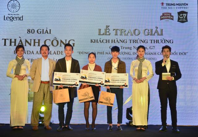 Kh&aacute;ch h&agrave;ng trẻ đổi đời với c&agrave; ph&ecirc; năng lượng Trung Nguy&ecirc;n, G7 - Ảnh 2.