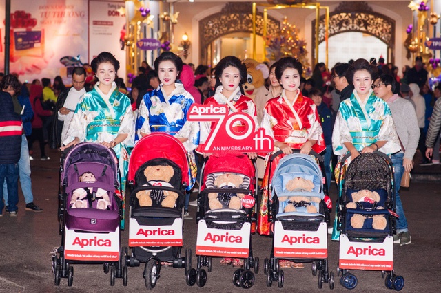 Bất ngờ với h&igrave;nh ảnh c&aacute;c Geisha xuất hiện ở phố đi bộ cuối tuần qua - Ảnh 17.