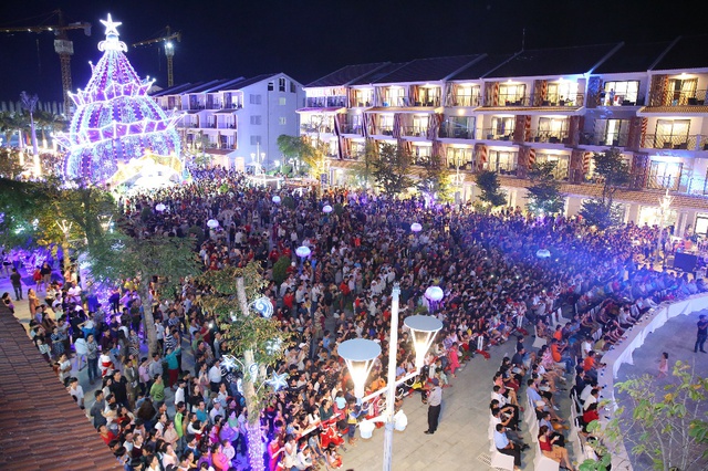 Giới trẻ thích thú với đêm nhạc EDM Giáng sinh cực “bốc” tại Phú Quốc - Ảnh 1.