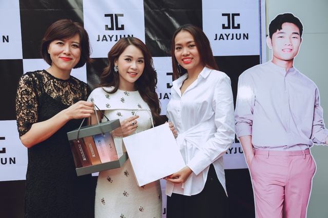 Ra mắt mỹ phẩm H&agrave;n Quốc JAYJUN, Lương Xu&acirc;n Trường l&agrave;m x&ocirc;n xao cả một g&oacute;c phố S&agrave;i th&agrave;nh - Ảnh 11.