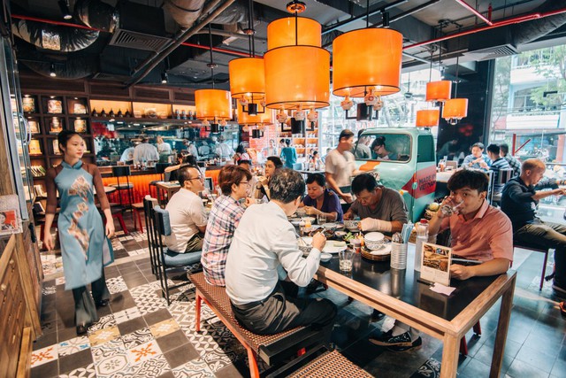 Thưởng thức ẩm thực Việt trong không gian những năm 60s giữa lòng Sài Gòn - Ảnh 3.