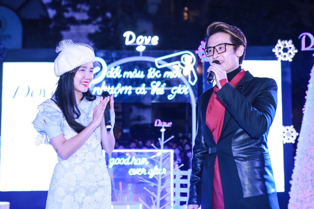 Màn song ca bất ngờ của Hà Anh Tuấn và Phương Ly lấy nhiều cảm xúc khán giả trong đêm Giáng sinh tại Hà Nội - Ảnh 7.