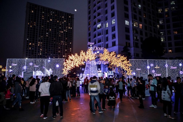 Màn song ca bất ngờ của Hà Anh Tuấn và Phương Ly lấy nhiều cảm xúc khán giả trong đêm Giáng sinh tại Hà Nội - Ảnh 13.