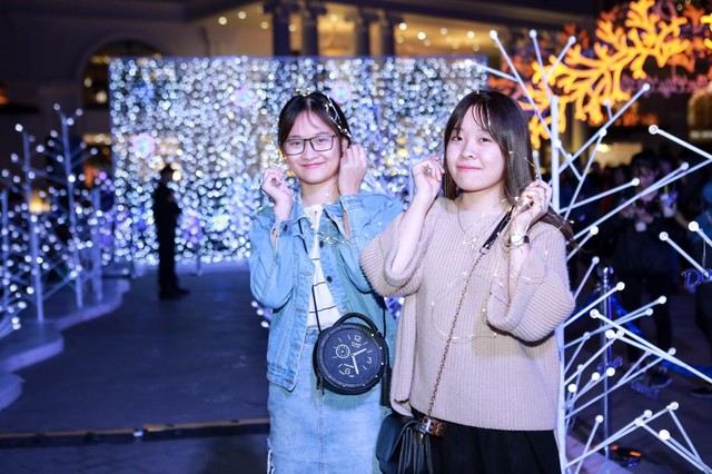 Màn song ca bất ngờ của Hà Anh Tuấn và Phương Ly lấy nhiều cảm xúc khán giả trong đêm Giáng sinh tại Hà Nội - Ảnh 15.
