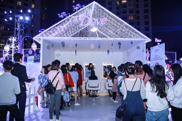 Nh&igrave;n lại sự kiện được giới trẻ H&agrave; th&agrave;nh check-in nhiều nhất m&ugrave;a Gi&aacute;ng sinh năm nay - Ảnh 9.