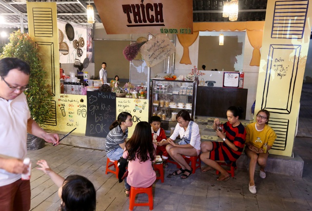 Món ngon hội tụ tại phố ẩm thực ở Nam Sài Gòn - Ảnh 4.