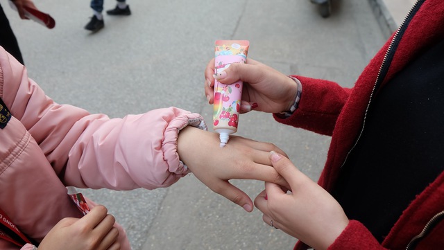 Giới trẻ Hà thành phát sốt vì dòng kem Hàn Quốc siêu dưỡng cho mùa đông năm nay - Ảnh 3.