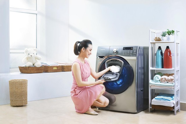 Bạn chỉ cần dọn nhà đón Tết quần áo bẩn khó giặt đã có có máy giặt Samsung AddWash - Ảnh 3.