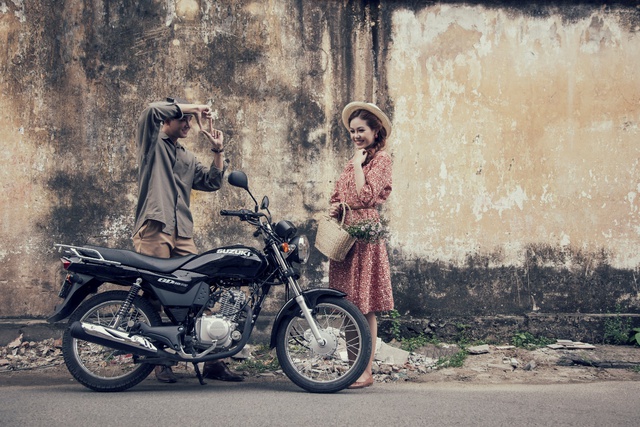 Áo dài xưa “Cô ba Sài Gòn” chưa kịp hết hot, xe máy phong cách retro bắt đầu lên ngôi - Ảnh 2.