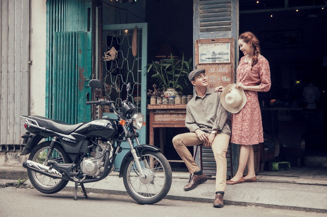 Áo dài xưa “Cô ba Sài Gòn” chưa kịp hết hot, xe máy phong cách retro bắt đầu lên ngôi - Ảnh 3.
