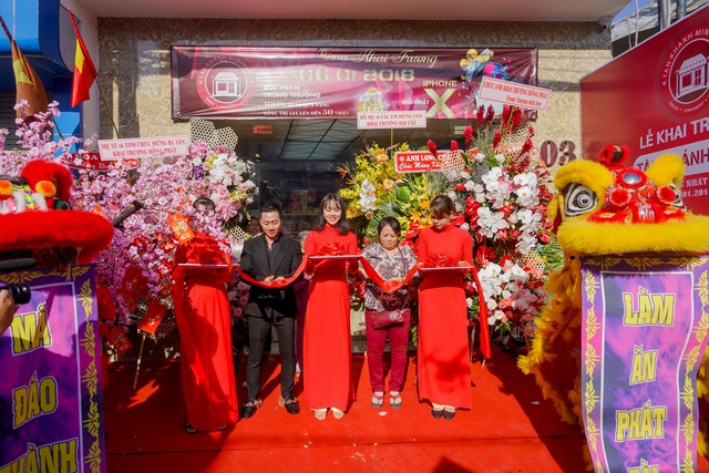 Vừa khai trương, Tân Khánh Mini Mart nhận hàng nghìn đơn đặt hàng - Ảnh 1.