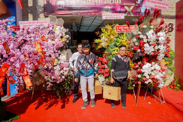 Vừa khai trương, Tân Khánh Mini Mart nhận hàng nghìn đơn đặt hàng - Ảnh 3.