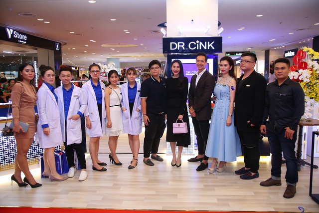 Kim Lý lịch lãm trong buổi giới thiệu mỹ phẩm Dr.Cink - Ảnh 2.