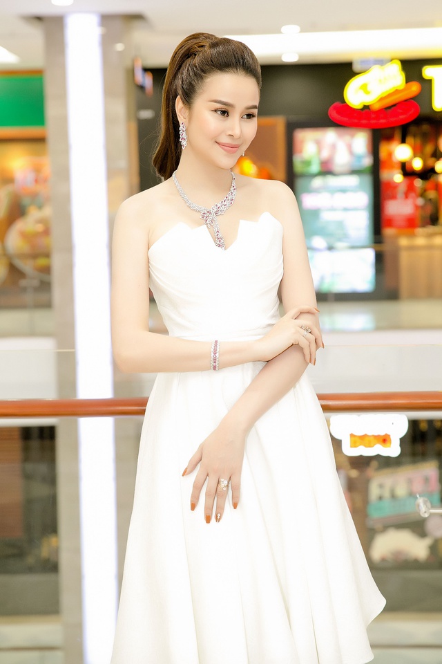 Hoa hậu Sella Trương diện cây hàng hiệu 3 tỷ sánh đôi cùng Quý Bình - Ảnh 7.