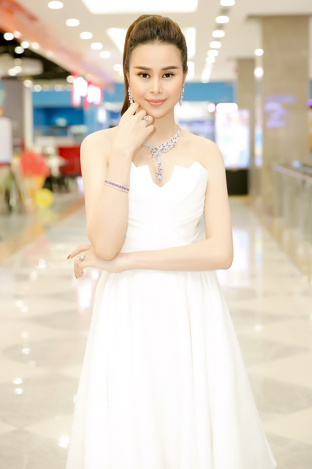 Hoa hậu Sella Trương diện cây hàng hiệu 3 tỷ sánh đôi cùng Quý Bình - Ảnh 8.