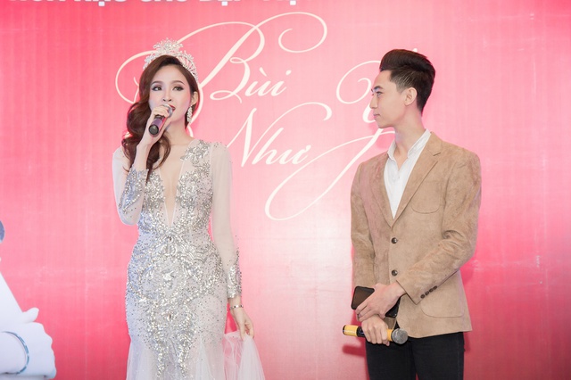 Hoa hậu Bùi Như Ý nghẹn ngào bật khóc tại buổi party cuối năm - Ảnh 2.