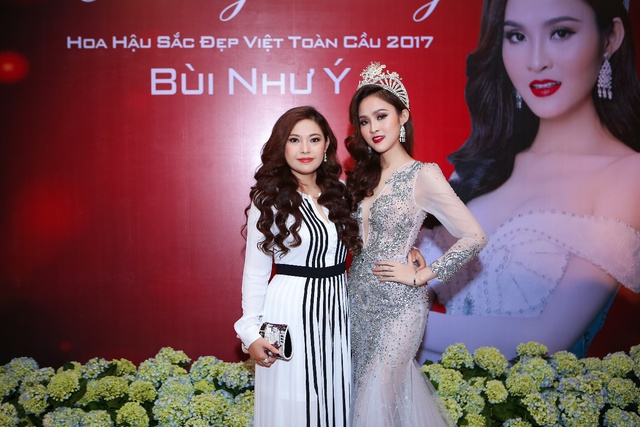 Hoa hậu Bùi Như Ý nghẹn ngào bật khóc tại buổi party cuối năm - Ảnh 8.