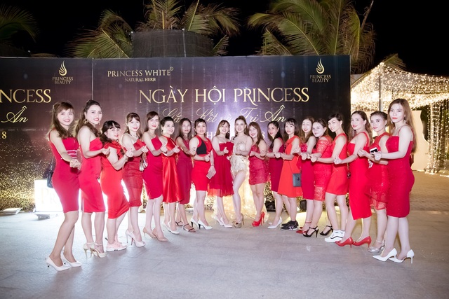 Đột nhập pool party quá đỉnh của hơn 200 nữ doanh nhân Princess White - Ảnh 5.