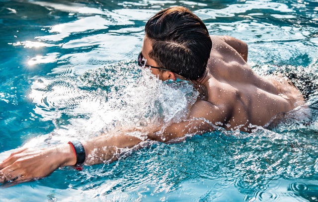 Đi bơi thú vị hơn với vòng đeo tay thông minh Samsung Gear Fit2 Pro - Ảnh 5.