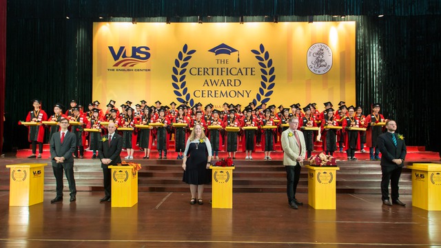 Anh văn Hội Việt Mỹ xác lập kỷ lục trao 99.775 chứng chỉ quốc tế cho học viên - Ảnh 2.