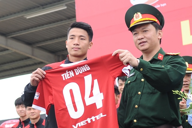 Tập đoàn Viettel tặng 1 tỷ đồng cho U23 Việt Nam ngay sau trận bán kết đầy cảm xúc với U23 Qatar - Ảnh 1.