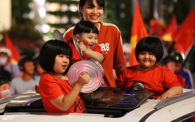 T&igrave;nh y&ecirc;u với U23 v&agrave; những kiểu ăn mừng chỉ c&oacute; thể l&agrave; ở Việt Nam - Ảnh 11.
