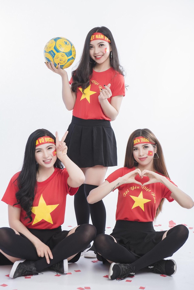 Người y&ecirc;u Quang Hải chụp ảnh cổ vũ bạn trai v&agrave; đội tuyển U23 - Ảnh 1.