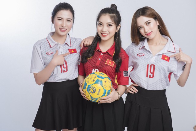 Người y&ecirc;u Quang Hải chụp ảnh cổ vũ bạn trai v&agrave; đội tuyển U23 - Ảnh 2.
