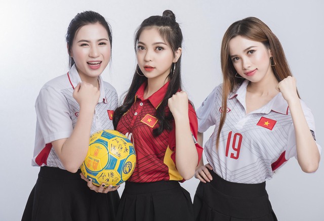 Người y&ecirc;u Quang Hải chụp ảnh cổ vũ bạn trai v&agrave; đội tuyển U23 - Ảnh 3.