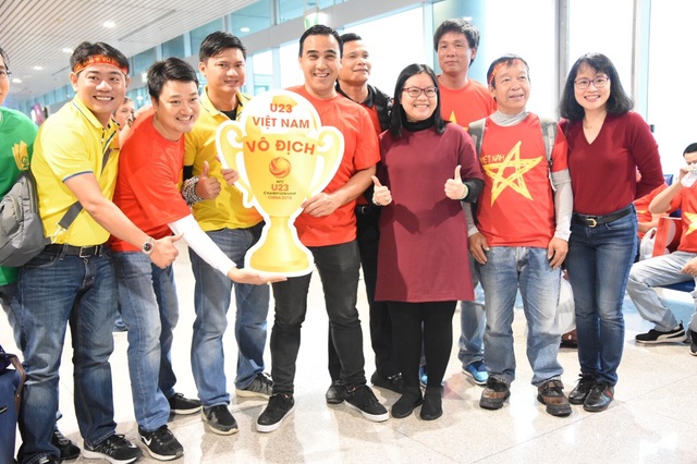 Sao Việt nô nức đi cổ vũ cho đội tuyển U23 Việt Nam - Ảnh 3.