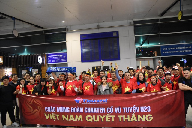 Sao Việt nô nức đi cổ vũ cho đội tuyển U23 Việt Nam - Ảnh 5.
