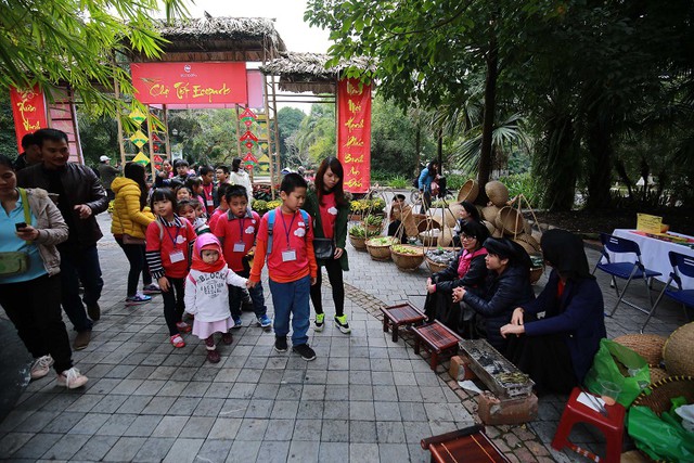 Check in c&ugrave;ng m&acirc;m ngũ quả khổng lồ tại chợ Tết Ecopark - Ảnh 3.