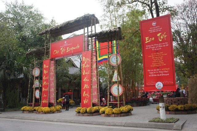 Check in c&ugrave;ng m&acirc;m ngũ quả khổng lồ tại chợ Tết Ecopark - Ảnh 4.