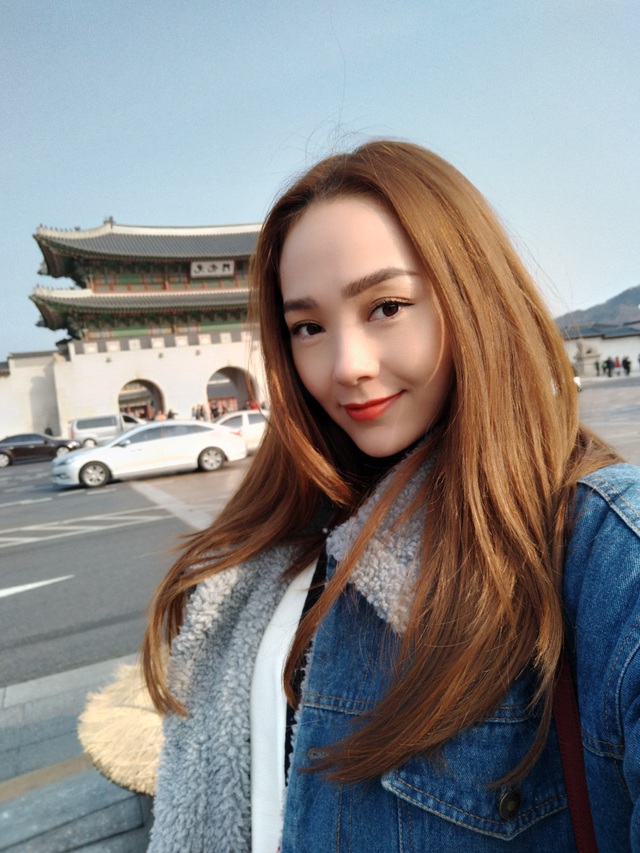 Minh Hằng trẻ trung bất chấp b&ecirc;n Vivo V7 - Ảnh 3.