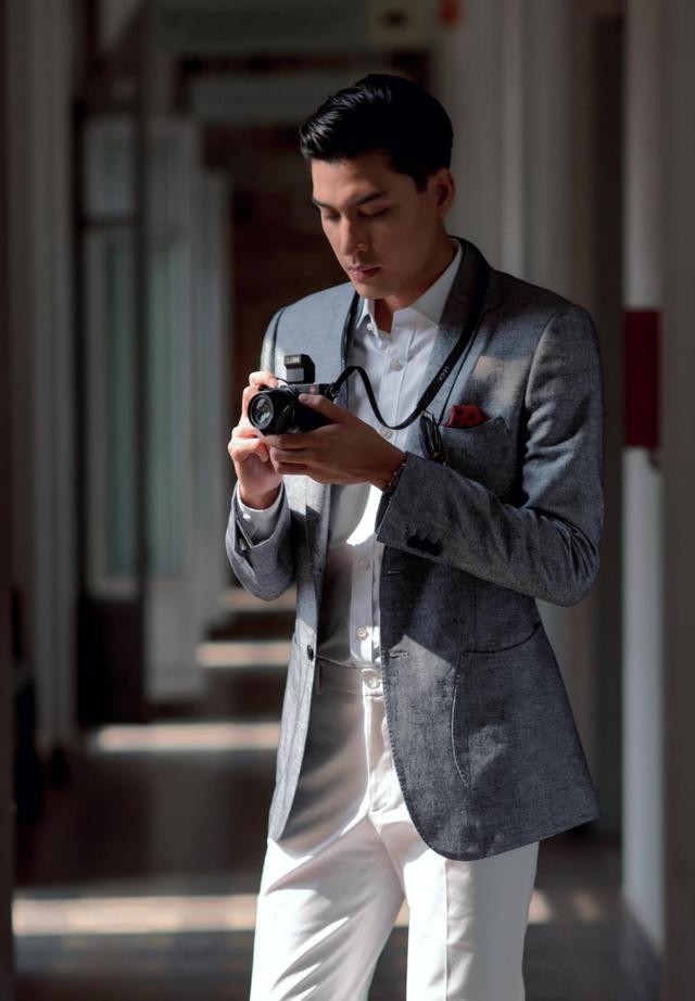 Hứa Vĩ Văn v&agrave; Quang Đại lịch l&atilde;m trong thiết kế từ nh&agrave; may Cao Minh - Ảnh 1.