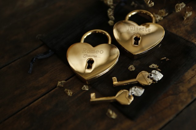 Lưu giữ dấu ấn t&igrave;nh y&ecirc;u qua những chiếc kh&oacute;a nhỏ xinh - Ảnh 2.