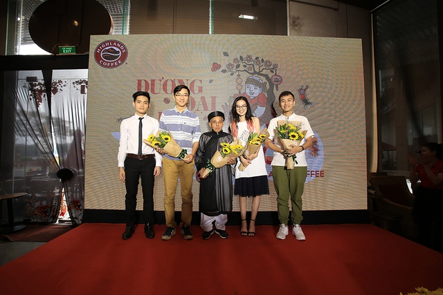 “Đương đại hóa tranh Đông Hồ” – Nơi nghệ nhân cùng giới trẻ chung tay lưu giữ bản sắc Việt - Ảnh 3.