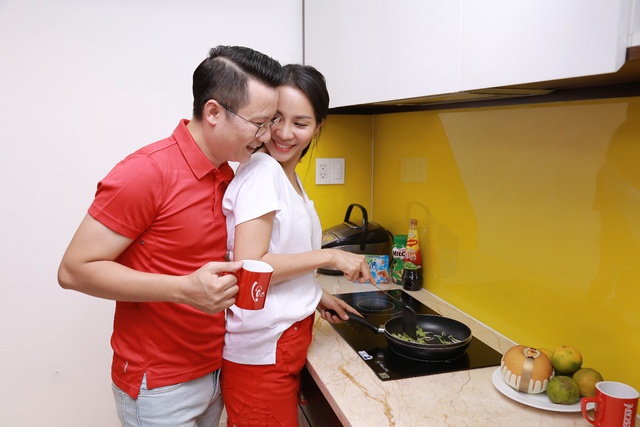 Ăn T&ecirc;́t ấm &aacute;p cùng gia đình là đi&ecirc;̀u ý nghĩa nh&acirc;́t với Thúy Hạnh, Hoàng Bách - Ảnh 3.