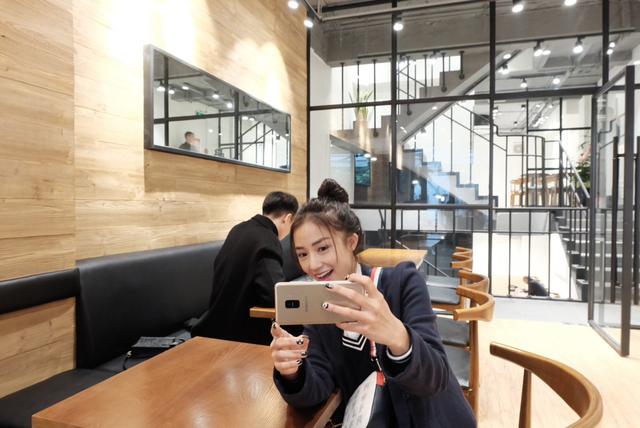 H&agrave;ng loạt sao Việt v&agrave; hot face cực nhắng nh&iacute;t theo tr&agrave;o lưu Art Selfie - Ảnh 9.