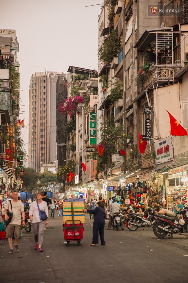 Tết này, có một Sài Gòn ngập tràn trong sắc đỏ của may mắn, niềm tin và hy vọng - Ảnh 4.