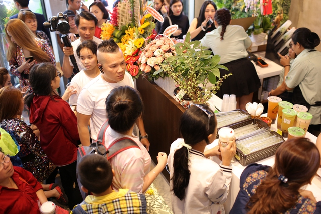 Đầu năm đi uống tr&agrave; sữa R&B TEA mừng khai trương cơ sở mới tại Quận 5 - Ảnh 9.
